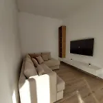 Deluxe Groundfloor With Garden Only For Long Term Minimum 3 Months * Durrës