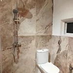 Deluxe Groundfloor With Garden Only For Long Term Minimum 3 Months Apartamento Durrës