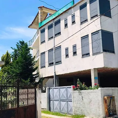 Deluxe Groundfloor With Beautiful Garden For Long Term Apartman