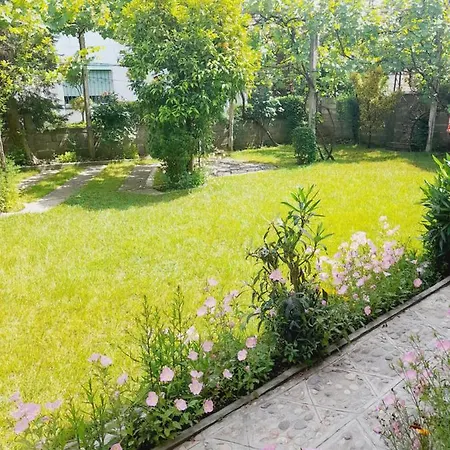 Deluxe Groundfloor With Garden Only For Long Term Rental Apartment *
