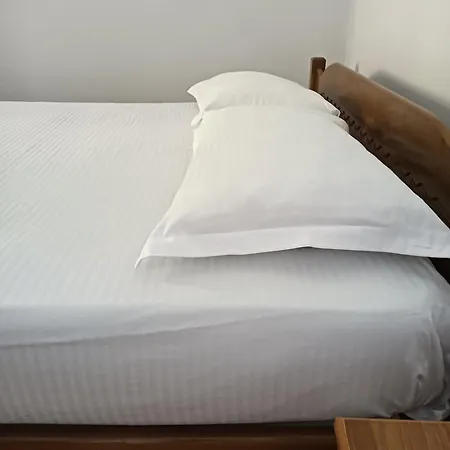 Apartman Deluxe Groundfloor With Beautiful Garden For Long Term Durrës