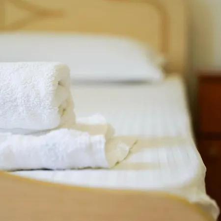 Deluxe Groundfloor With Garden Only For Long Term Rental Durrës