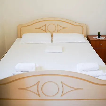 Deluxe Groundfloor With Beautiful Garden For Long Term Apartman Durrës