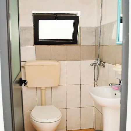 Apartman Deluxe Groundfloor With Beautiful Garden For Long Term Durrës
