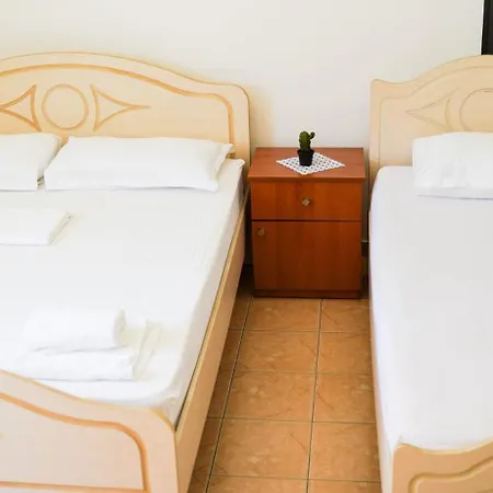 Deluxe Groundfloor With Beautiful Garden For Long Term Apartman