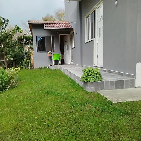 Deluxe Groundfloor With Garden Only For Long Term Rental