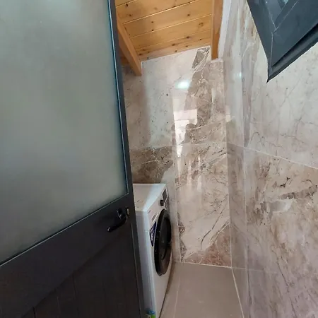 Deluxe Groundfloor With Garden Only For Long Term Rental Apartment *