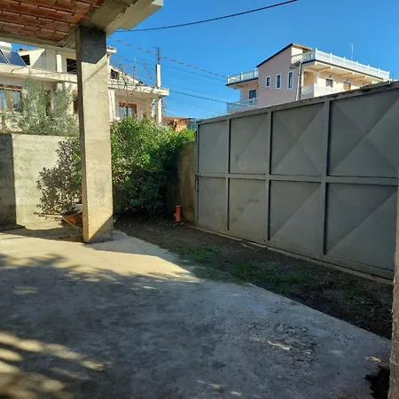 Deluxe Groundfloor With Garden Only For Long Term Rental