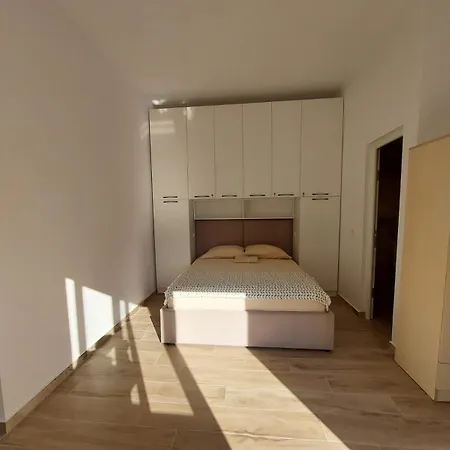 Apartment Deluxe Groundfloor With Garden Only For Long Term Rental Durrës