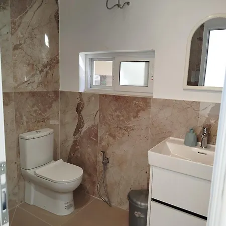 Deluxe Groundfloor With Garden Only For Long Term Rental *