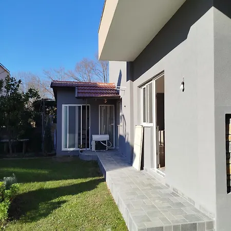 Deluxe Groundfloor With Garden Only For Long Term Rental *