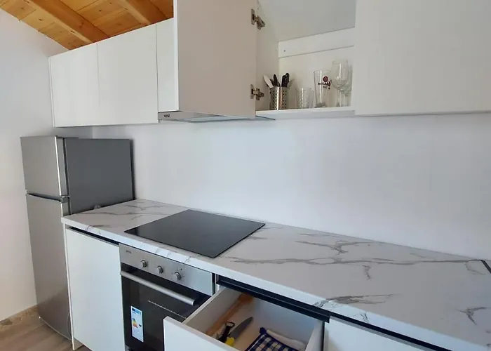 Deluxe Groundfloor With Garden Only For Long Term * ドゥラス