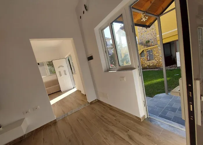 Deluxe Groundfloor With Garden Only For Long Term Minimum 3 Months Apartamento