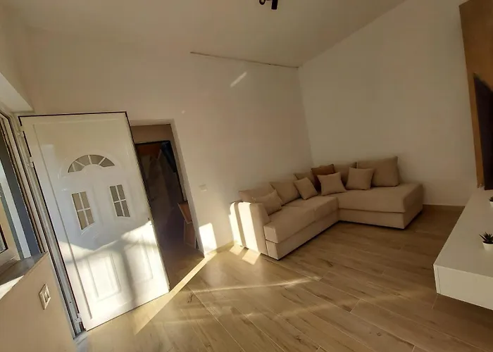 Deluxe Groundfloor With Garden Only For Long Term