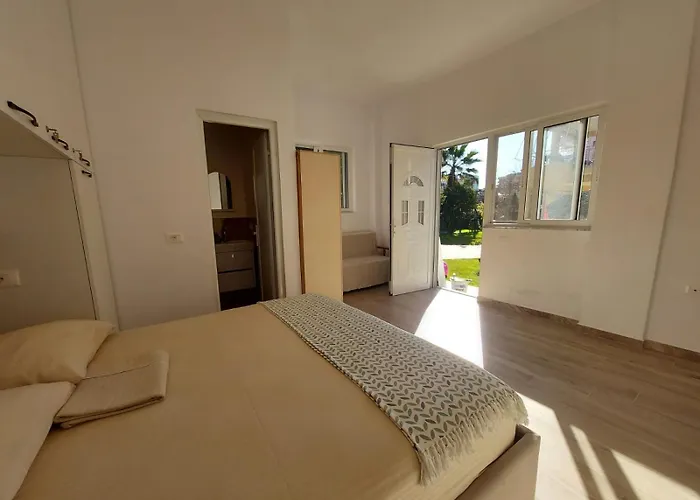 Deluxe Groundfloor With Garden Only For Long Term Minimum 3 Months *
