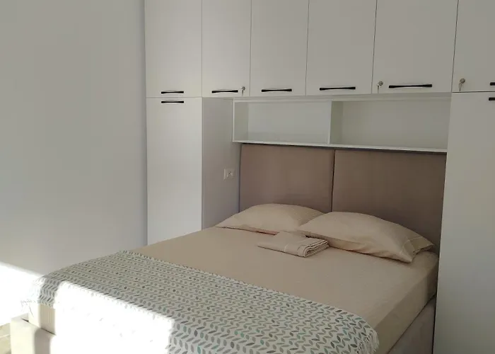 Deluxe Groundfloor With Garden Only For Long Term * ドゥラス