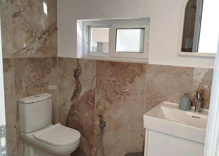 Deluxe Groundfloor With Garden Only For Long Term *