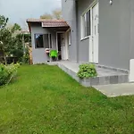 Deluxe Groundfloor With Garden Only For Long Term Minimum 3 Months