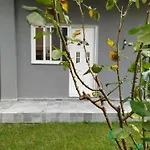 Apartman Deluxe Groundfloor With Garden Only For Long Term Minimum 3 Months Durrës