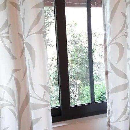 Vila Aliaj Deluxe Groundfloor With Beautiful Garden Апартаменты Дуррес