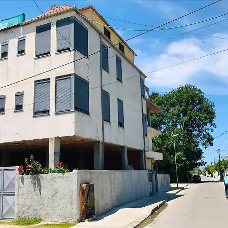 Deluxe Groundfloor With Garden Only For Long Term Rental