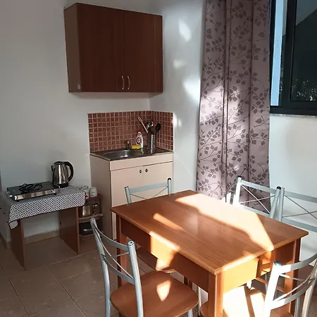 Appartement Deluxe Groundfloor With Garden Only For Long Term Rental
