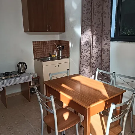 Appartement Deluxe Groundfloor With Garden Only For Long Term Rental Durrës