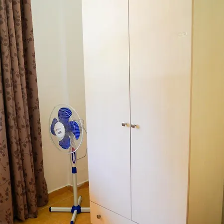 Deluxe Groundfloor With Garden Only For Long Term Rental *