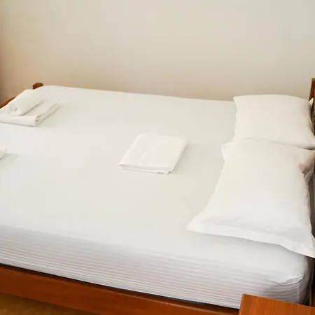 Deluxe Groundfloor With Garden Only For Long Term Rental * Durrës