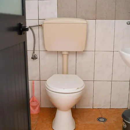 Deluxe Groundfloor With Garden Only For Long Term Rental Appartement *