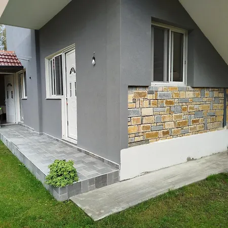 Deluxe Groundfloor With Garden Only For Long Term Apartmán Durrës