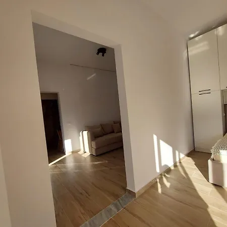 Deluxe Groundfloor With Garden Only For Long Term Minimum 3 Months
