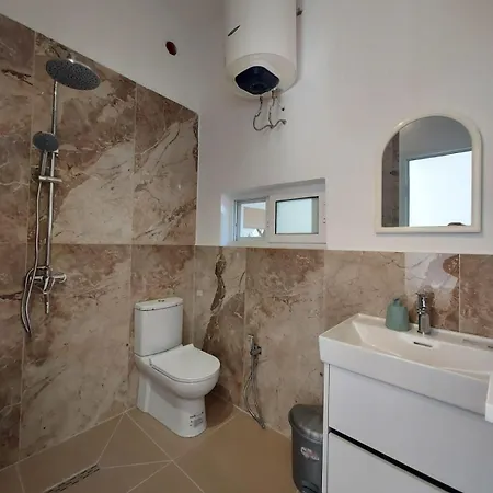 Deluxe Groundfloor With Garden Only For Long Term Rental Durrës