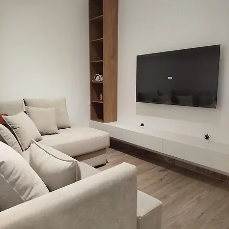 Appartement Deluxe Groundfloor With Garden Only For Long Term Rental *