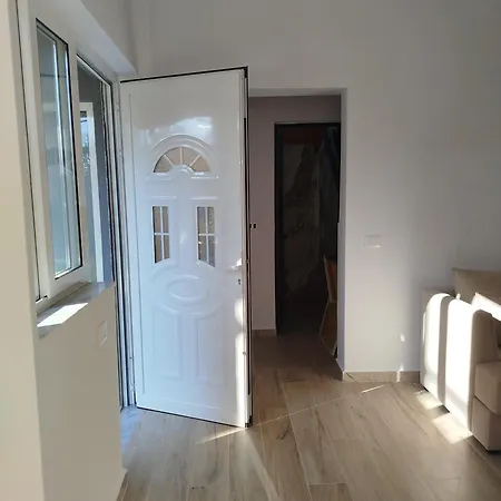 Deluxe Groundfloor With Garden Only For Long Term Minimum 3 Months *