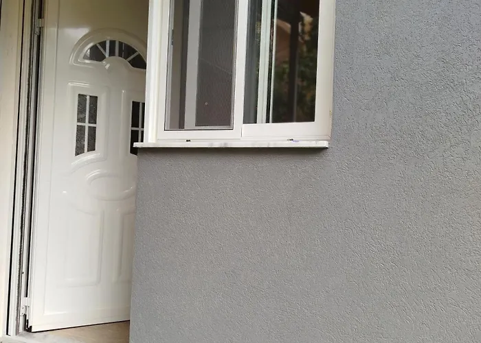 Deluxe Groundfloor With Garden Only For Long Term * Durrës
