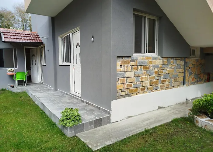 Deluxe Groundfloor With Garden Only For Long Term Minimum 3 Months 公寓 Durrës