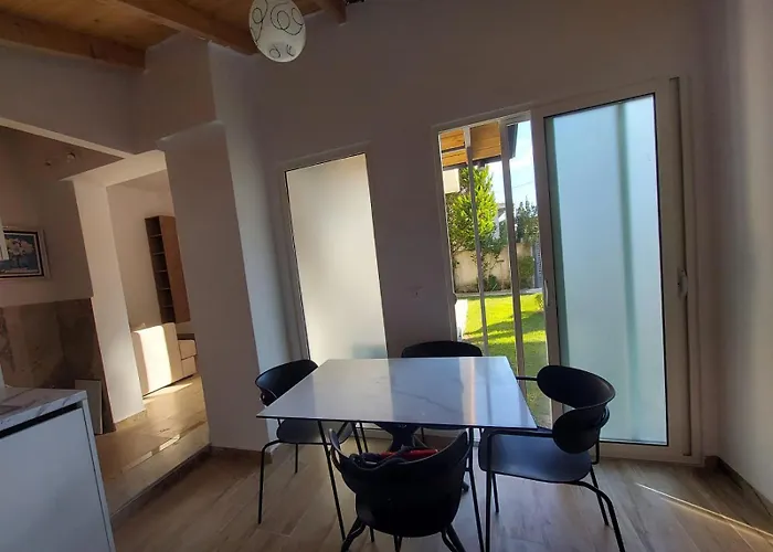 Apartmán Deluxe Groundfloor With Garden Only For Long Term Durrës