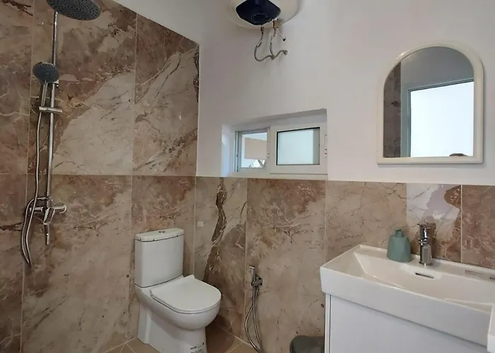 Deluxe Groundfloor With Garden Only For Long Term Durrës