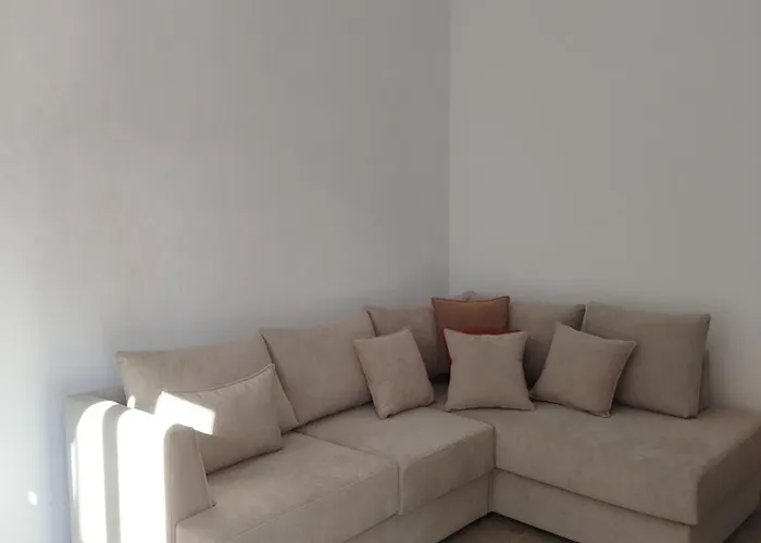 Deluxe Groundfloor With Garden Only For Long Term