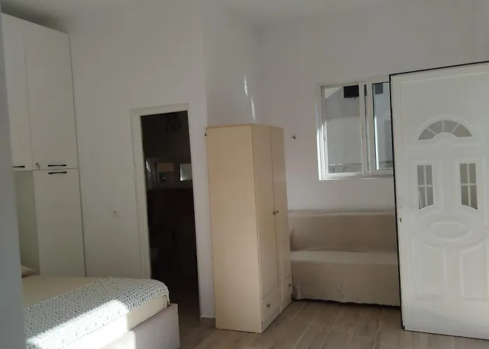 Apartmán Deluxe Groundfloor With Garden Only For Long Term *