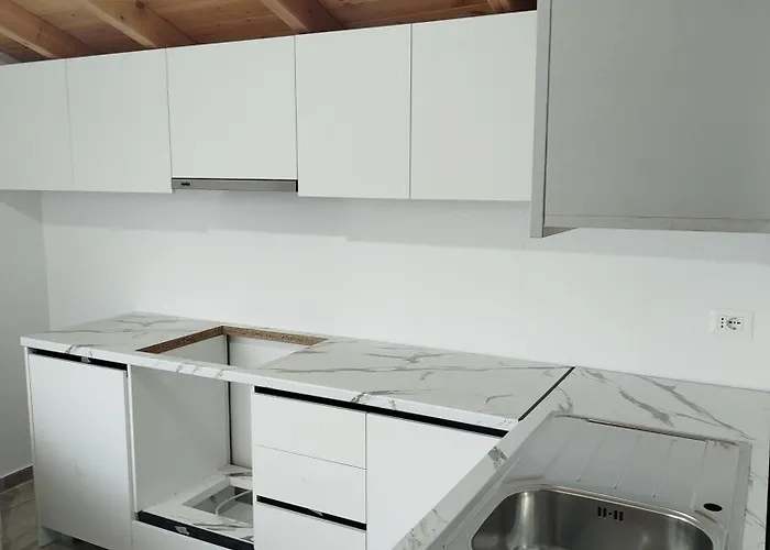 Deluxe Groundfloor With Garden Only For Long Term Durrës