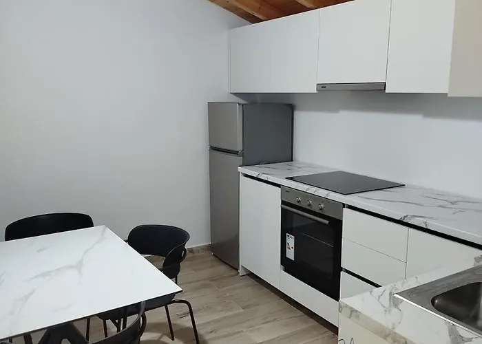 Deluxe Groundfloor With Garden Only For Long Term Apartmán Durrës