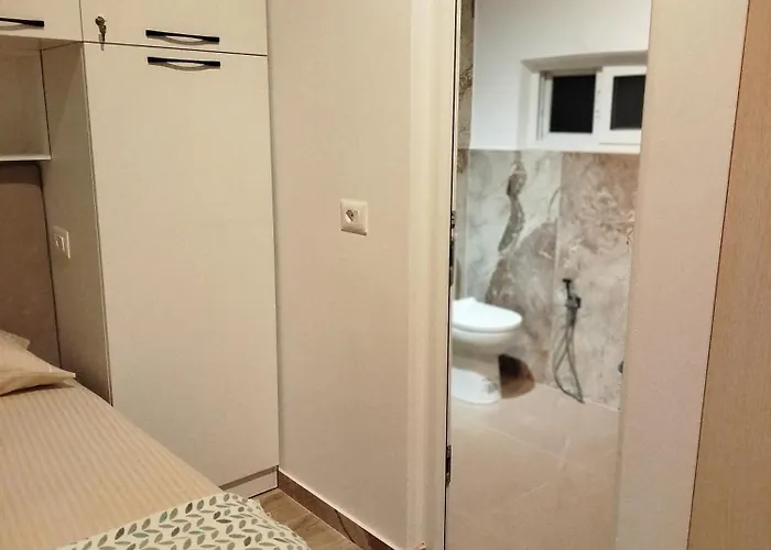 Deluxe Groundfloor With Garden Only For Long Term Minimum 3 Months 公寓 Durrës